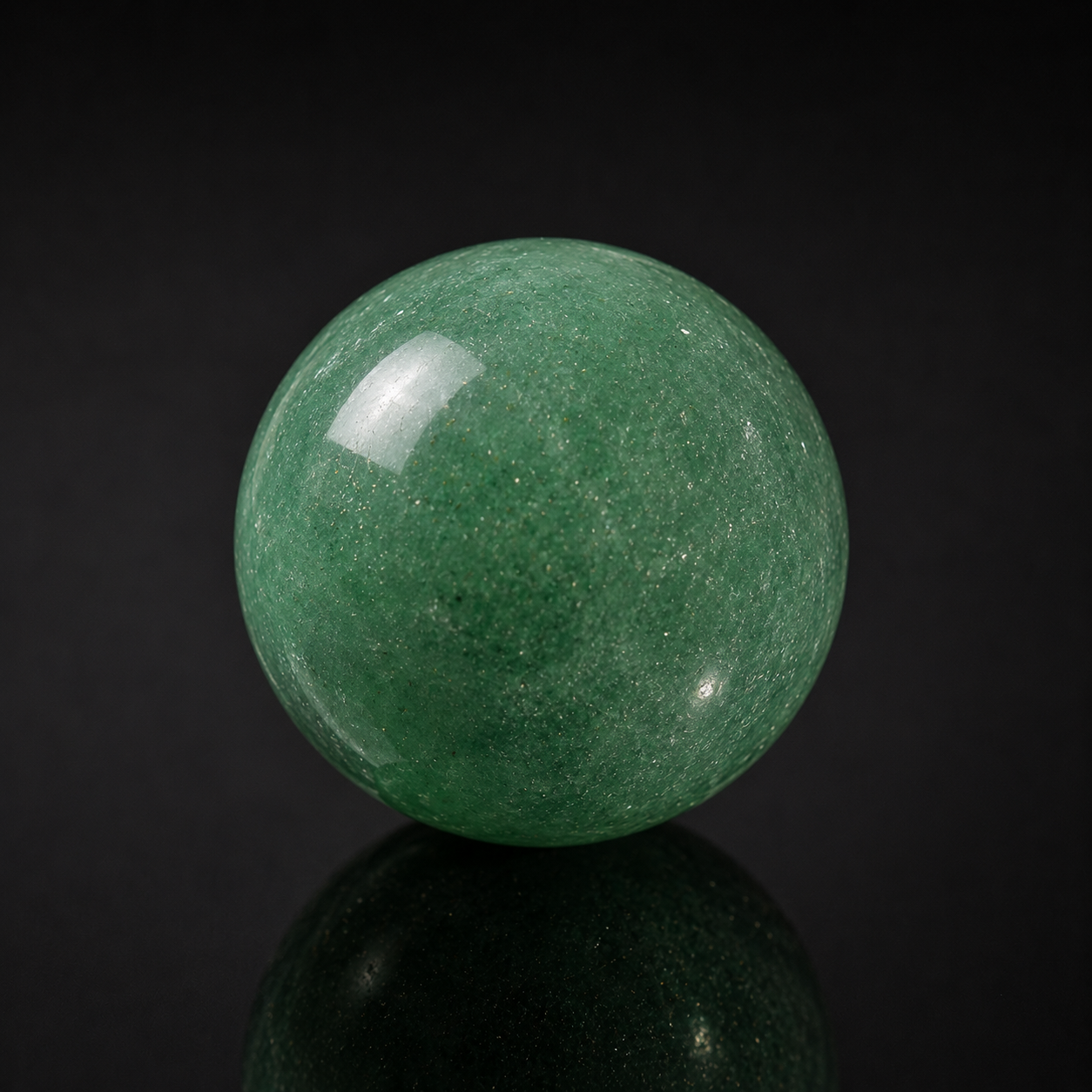 Green Quartz (Aventurine) หรือ กรีนควอตซ์ อเวนเจอรีน หินควอตซ์สีเขียวธรรมชาติ แสดงข้อมูลพื้นฐาน สูตรเคมี คุณสมบัติทางกายภาพ ความแข็ง สี ความโปร่งแสง และระบบผลึก