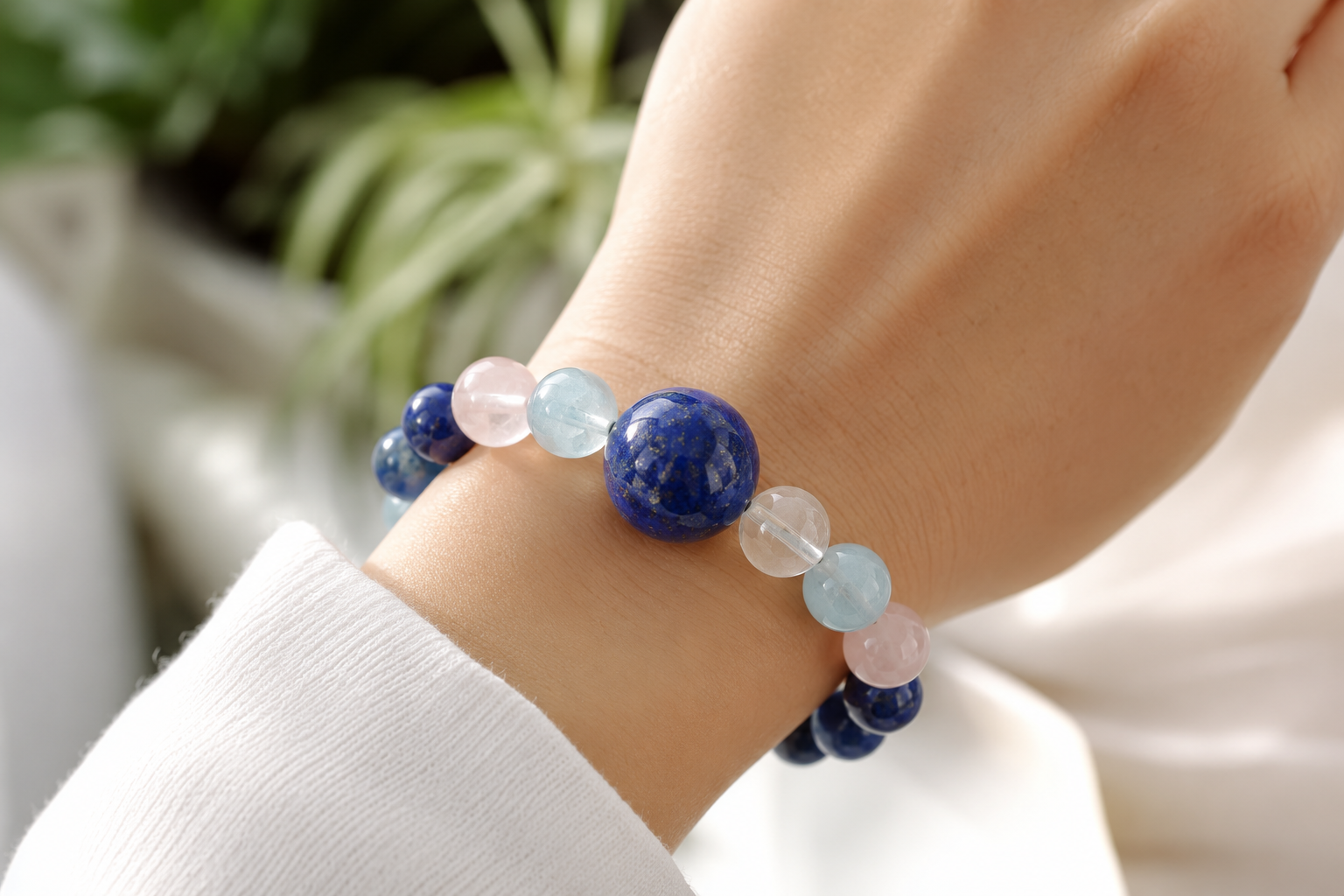 หินลาพิสลาซูลีธรรมชาติเม็ดกลมสีน้ำเงินเข้ม Royal Blue พร้อมประกายสีทองธรรมชาติ